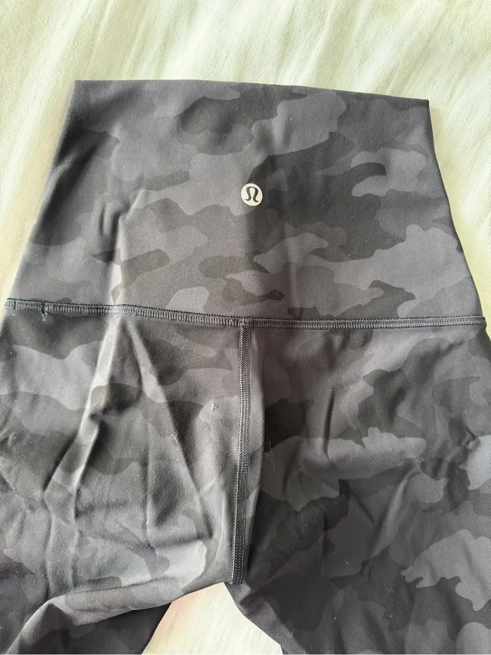 Lululemon Wunder Under Camo Crop High-Rise  Scallop Size 2